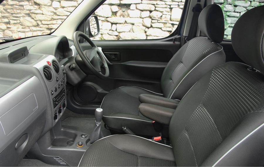  Peugeot Partner Tepee 2003 года  (фото 7 из 22)